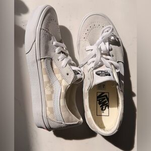 Women’s Vans Low Top Sneakers in floral check marshmallow new in box size 6.5